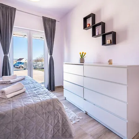3 Bedroom Amazing In Lisane Ostovicke