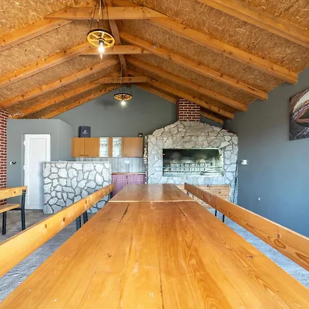 3 Bedroom Amazing In Lisane Ostovicke *
