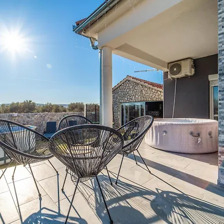 Holiday home 3 Bedroom Amazing In Lisane Ostovicke Lisane Ostrovicke