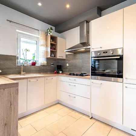 3 Bedroom Amazing In Lisane Ostovicke