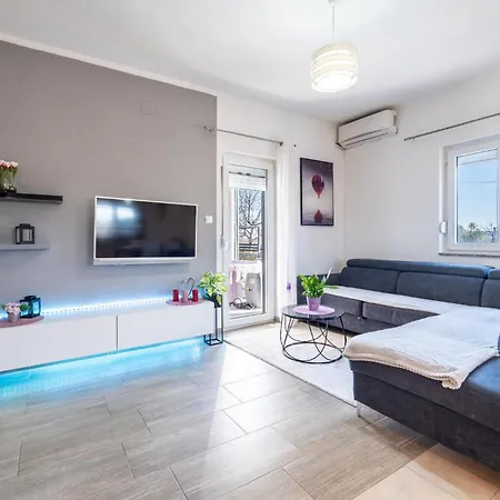 Holiday home 3 Bedroom Amazing In Lisane Ostovicke *