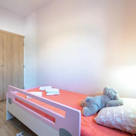 3 Bedroom Amazing In Lisane Ostovicke *
